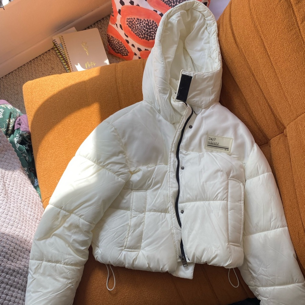 Berksha white puffer coat